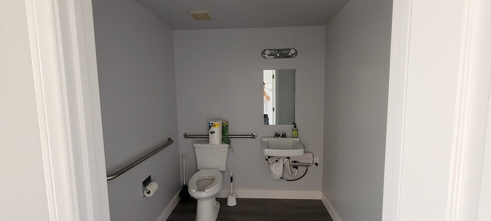 More Photos Of 6047 Tampa Ave, Tarzana Office For Lease