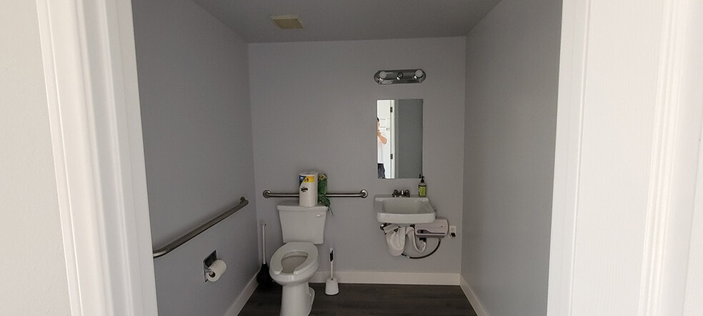 More Photos Of 6047 Tampa Ave, Tarzana Office For Lease