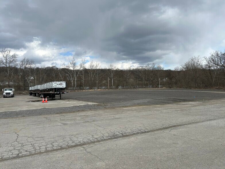 More Photos Of 100 S Bridge St, Struthers Industrial For Lease