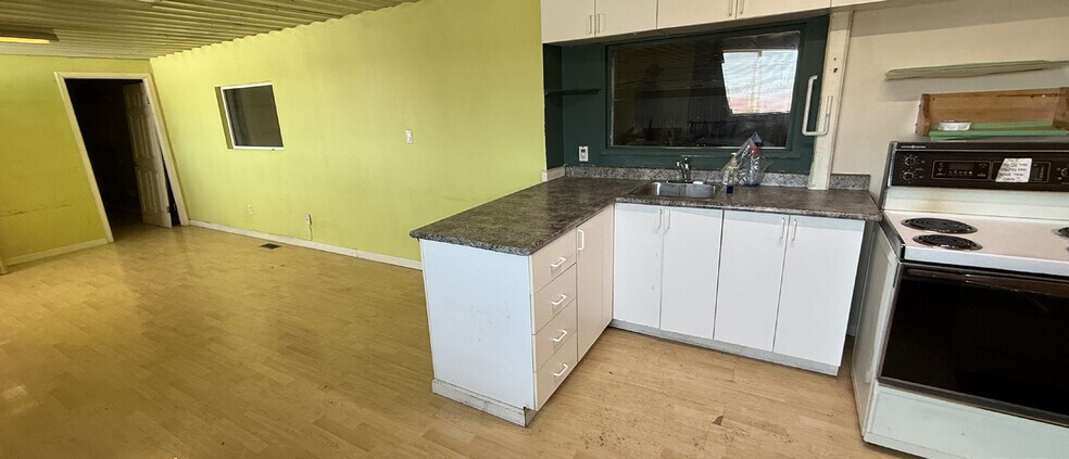 More Photos Of 949 Redonda St, Winnipeg Unknown For Lease