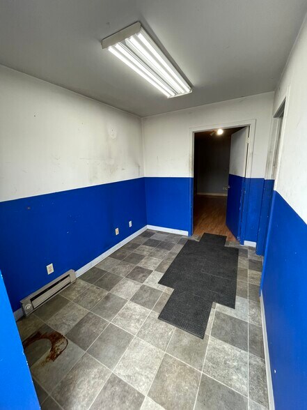 More Photos Of 211 Montgomery Ave, Newark Light Distribution For Lease