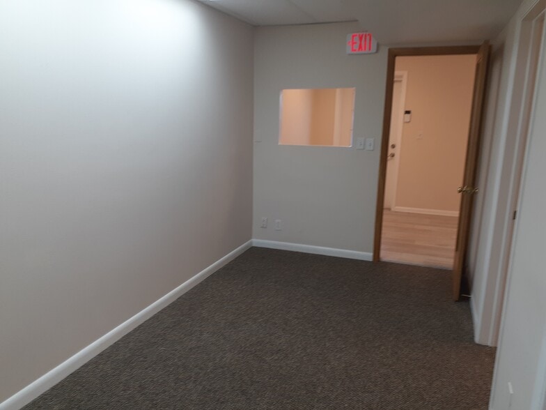 More Photos Of 7120-7190 Seminole Blvd, Seminole Office For Lease