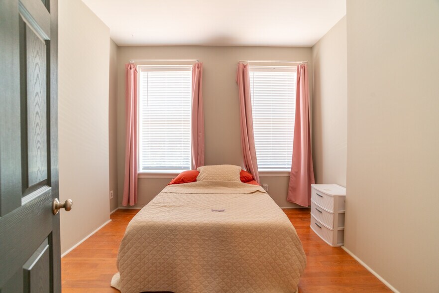 More Photos Of 1701 S 9th St, Saint Louis Multifamily For Sale