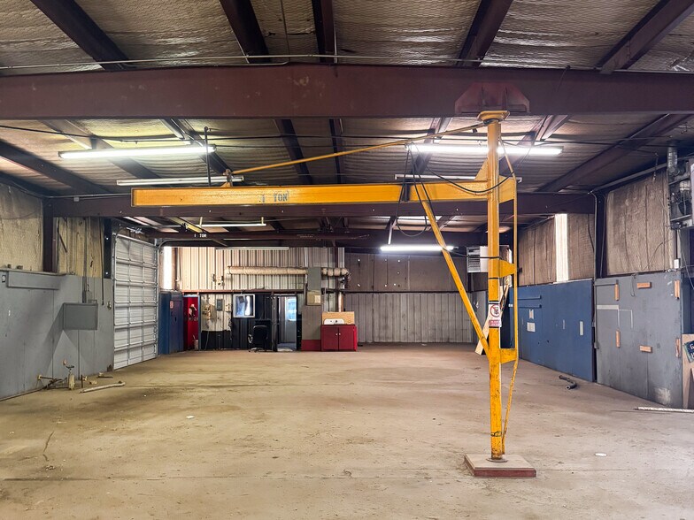 More Photos Of 1215 S Florida St, Borger Warehouse For Lease