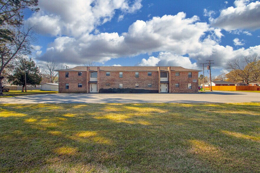 More Photos Of 701 E 4th St, Carlisle Apartments For Sale
