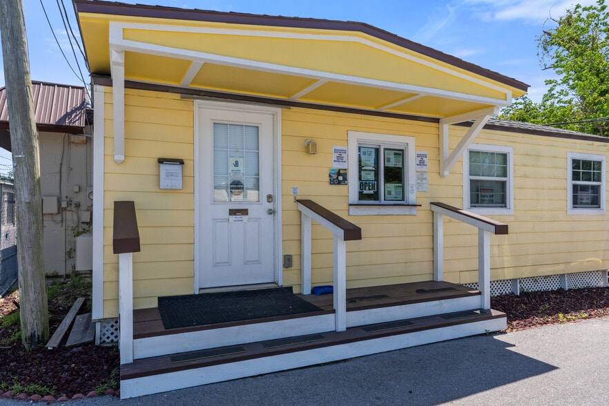 More Photos Of 1717 Frankford Ave, Panama City Self Storage For Sale