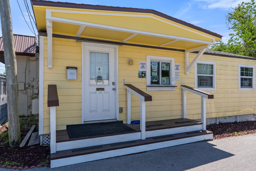 More Photos Of 1717 Frankford Ave, Panama City Self Storage For Sale