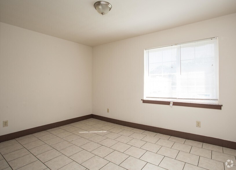 More Photos Of 1024 Day Street Rd, Montgomery Apartments For Sale