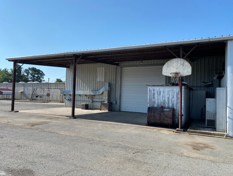 More Photos Of 1701 S Timber St, Stuttgart Office Residential For Sale