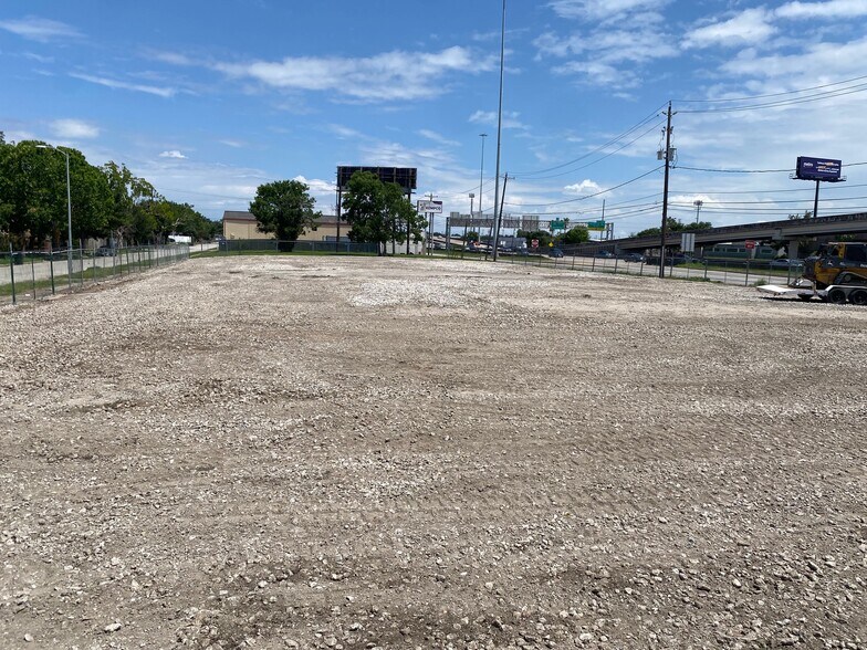 More Photos Of 4747 Gulf Fwy, Houston Land For Lease