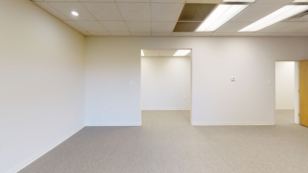 More Photos Of 2900 S Main St, Searcy Office For Sale