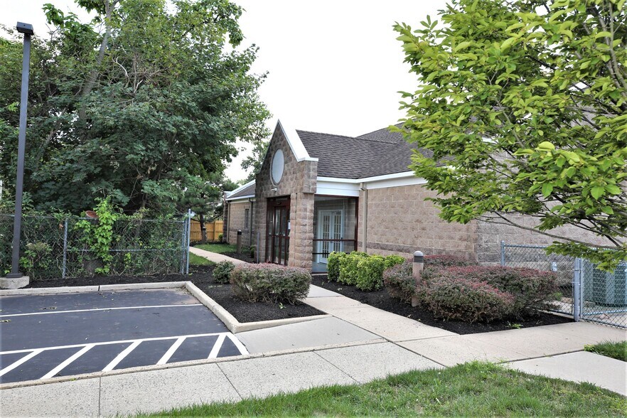 More Photos Of 60 Millstone Rd, Somerset Light Distribution For Lease
