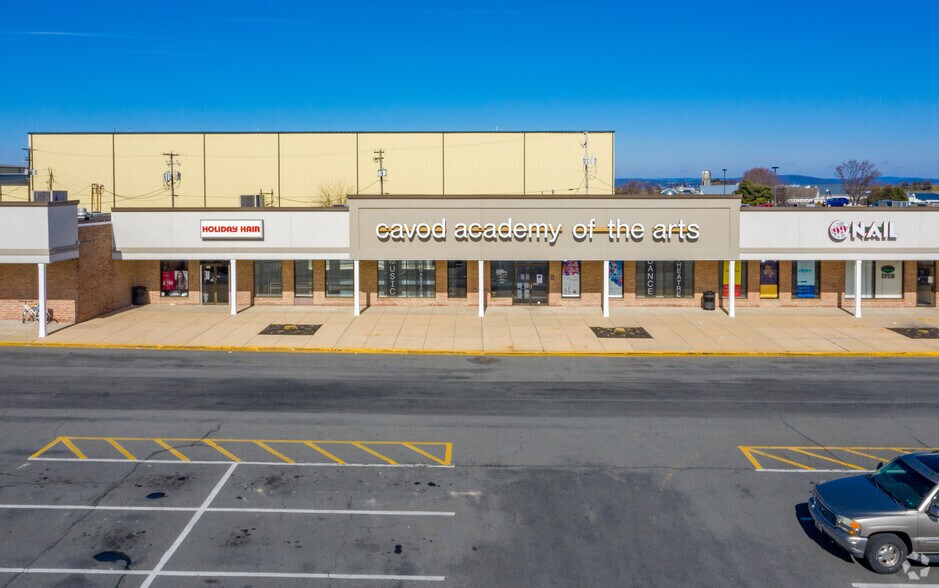 More Photos Of 653-685 W Main St, New Holland Storefront For Lease