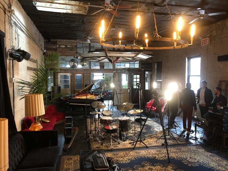 More Photos Of 198 N 4th St, Brooklyn Storefront Retail Office For Lease