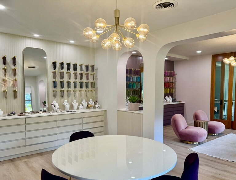 More Photos Of 5400 85th St, Vero Beach Showroom For Sale