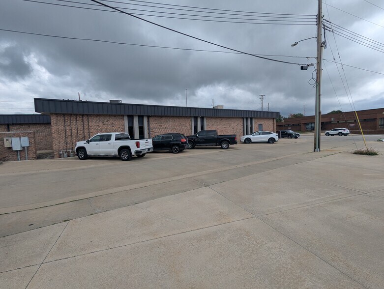 More Photos Of 123 N 15th St, Mattoon Office For Sale