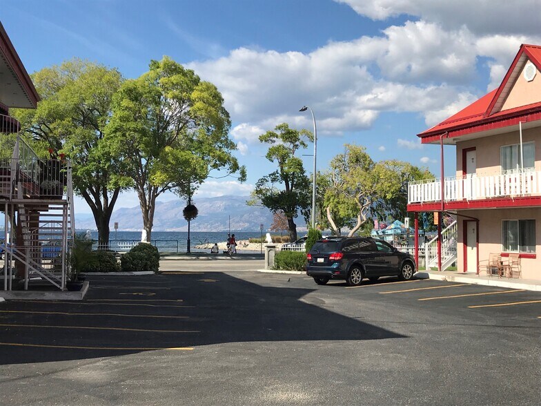 More Photos Of 274 Lakeshore Dr, Penticton Hotel For Sale