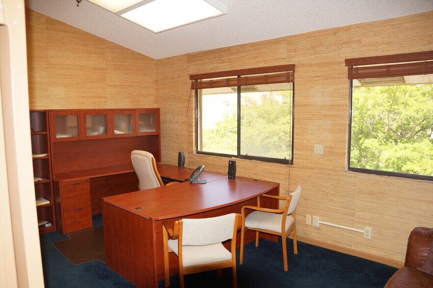 Primary Photo Of 400 Executive Center Dr, West Palm Beach Medical For Sale