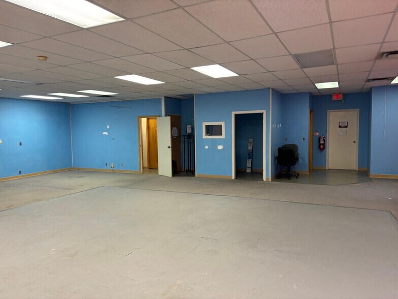 More Photos Of 360 Chaplin St W, Swift Current Flex For Sale