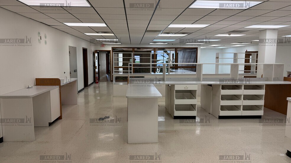 More Photos Of 509 S Union Ave, Springfield Light Distribution For Sale