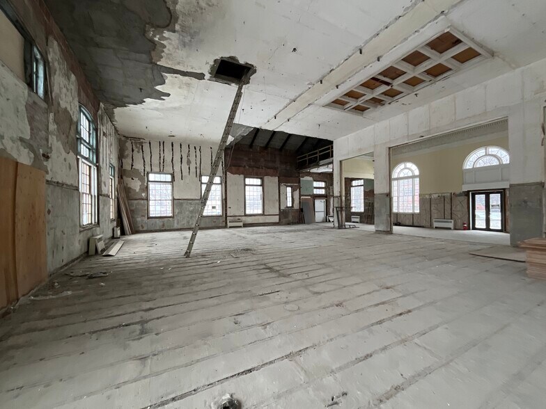 More Photos Of 27 Washington St, Biddeford Office For Sale