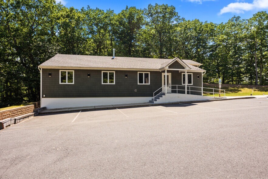 More Photos Of 352 Monmouth Rd, Millstone Township Office For Lease