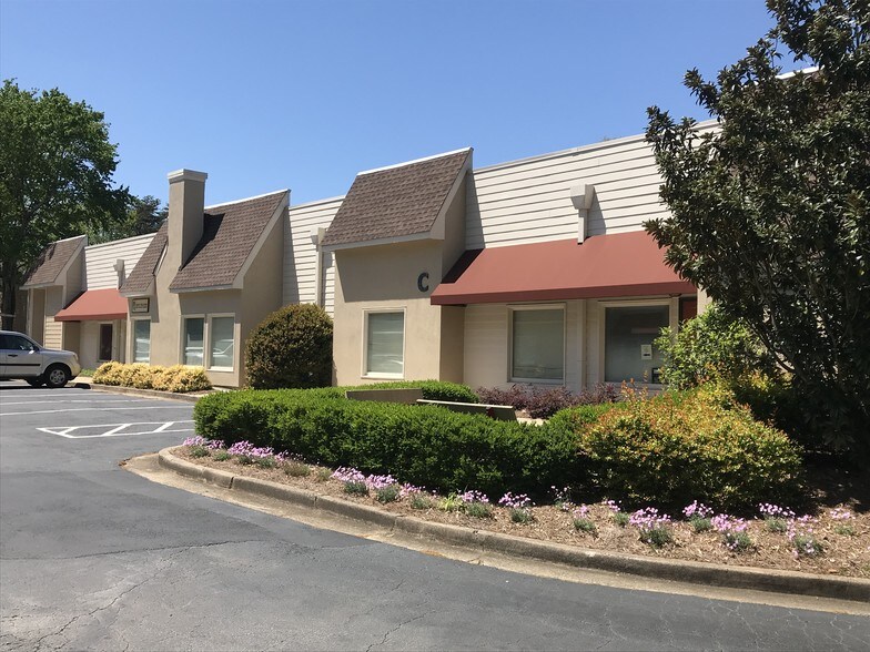 More Photos Of 1000 Johnson Ferry Rd, Marietta Unknown For Lease