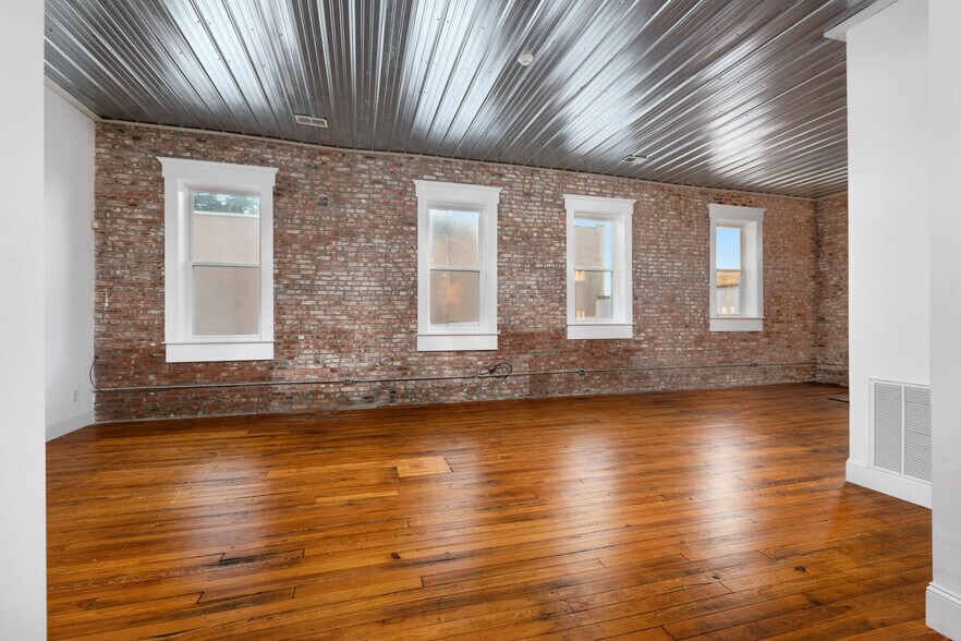 More Photos Of 107-109 W Pleasant Ave, Covington Loft Creative Space For Sale
