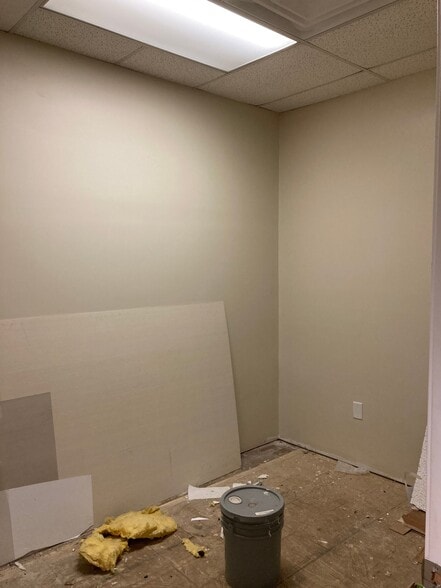 More Photos Of 431-439 S Main St, Franklin Storefront For Lease