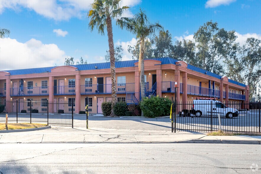 More Photos Of 2700 White Ln, Bakersfield Apartments For Sale