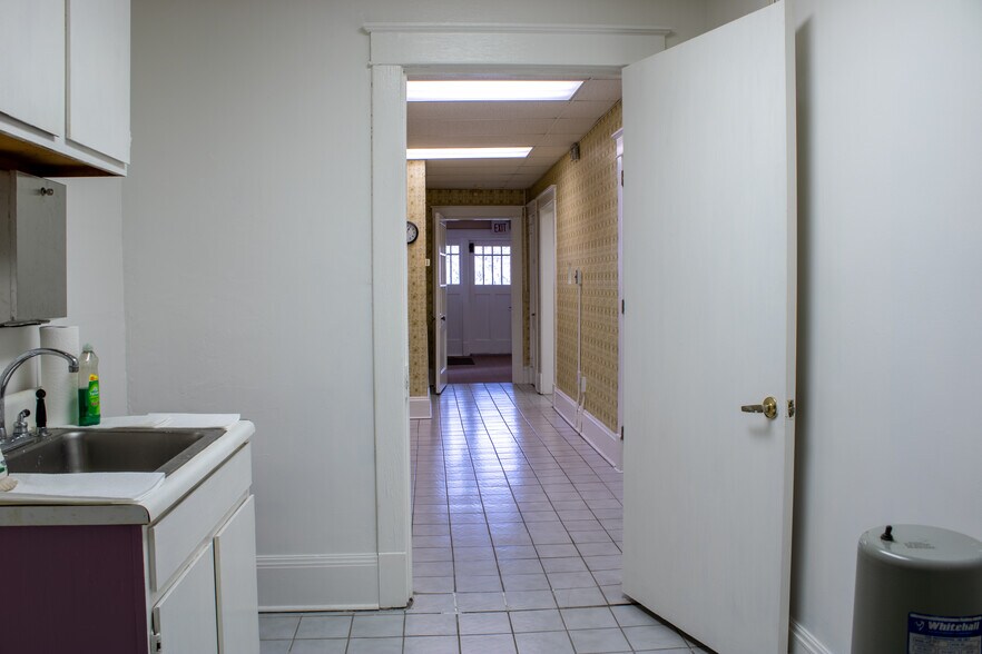 More Photos Of 611 Carthage St, Sanford Medical For Lease