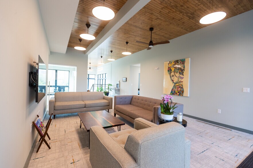 More Photos Of 4801 Quail Crest Pl, Lawrence Coworking Space