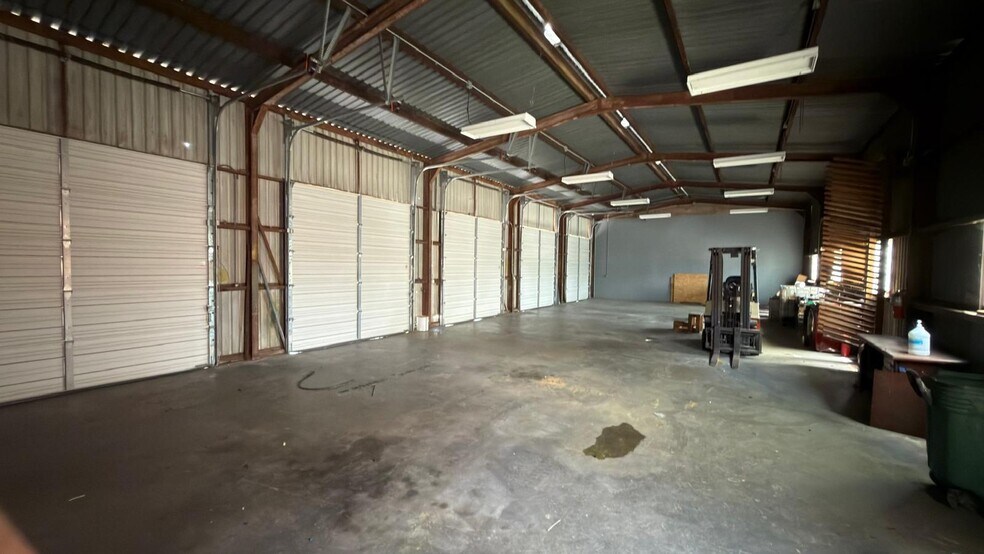 More Photos Of 5440 Gulf Fwy, Houston Warehouse For Lease