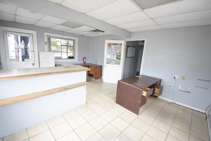 More Photos Of 621 W Main St, La Porte Warehouse For Lease