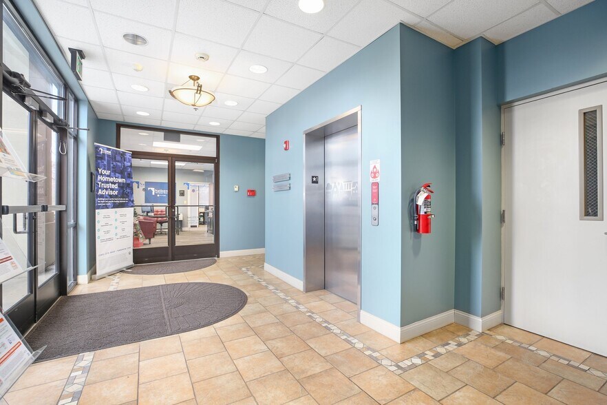 More Photos Of 2050 Gordon W Shelton Blvd, Fredericksburg Office For Lease