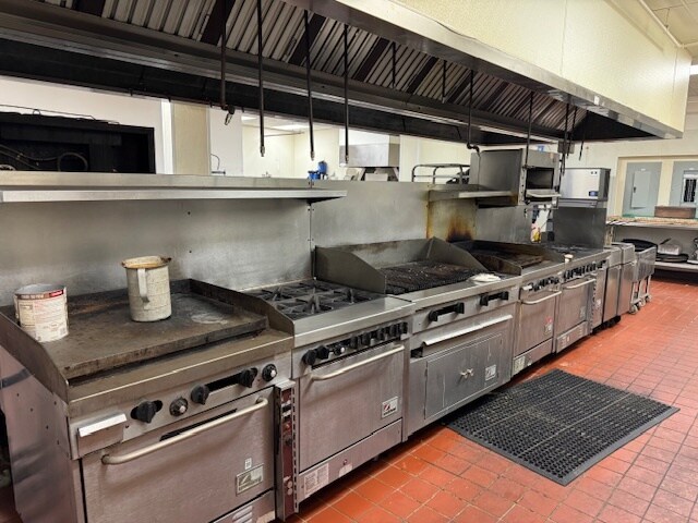 More Photos Of 12031 Lackland Rd, Saint Louis Hotel For Lease