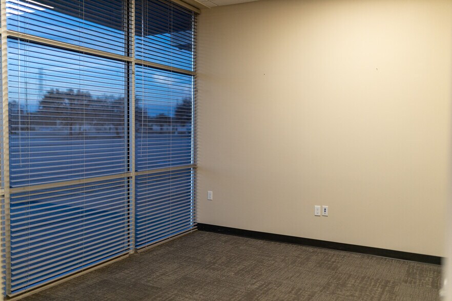 More Photos Of 5968 Fairmont Pky, Pasadena Storefront For Lease