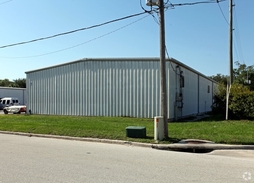 More Photos Of 238 W Marvin Ave, Longwood Warehouse For Lease