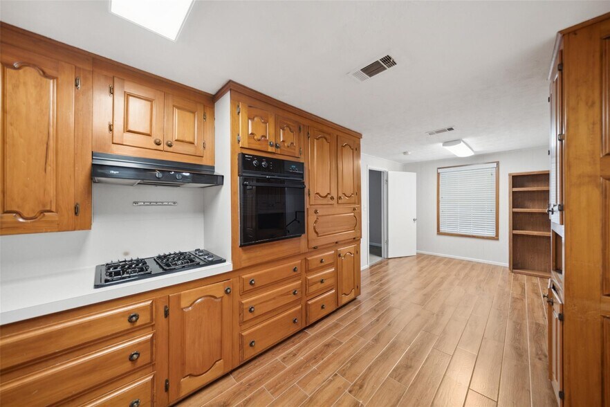 More Photos Of 12284 FM 3083 Rd, Conroe Office For Sale