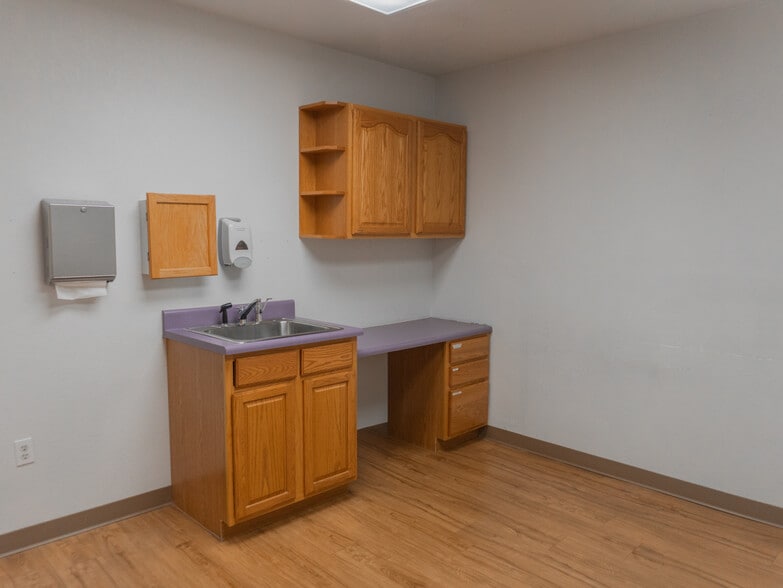 More Photos Of 1604 2nd Ave, Council Bluffs Office For Sale