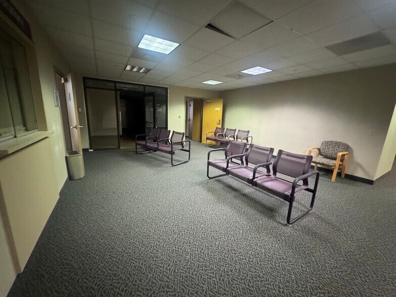 More Photos Of 2815 Pennsylvania Ave, Lansing Medical For Sale