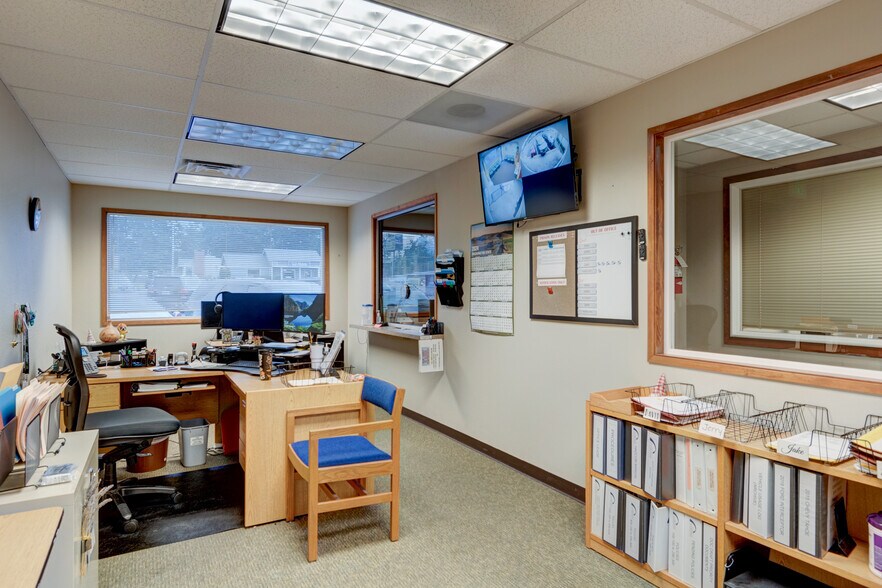 More Photos Of 499 NE Midway Blvd, Oak Harbor Office For Sale