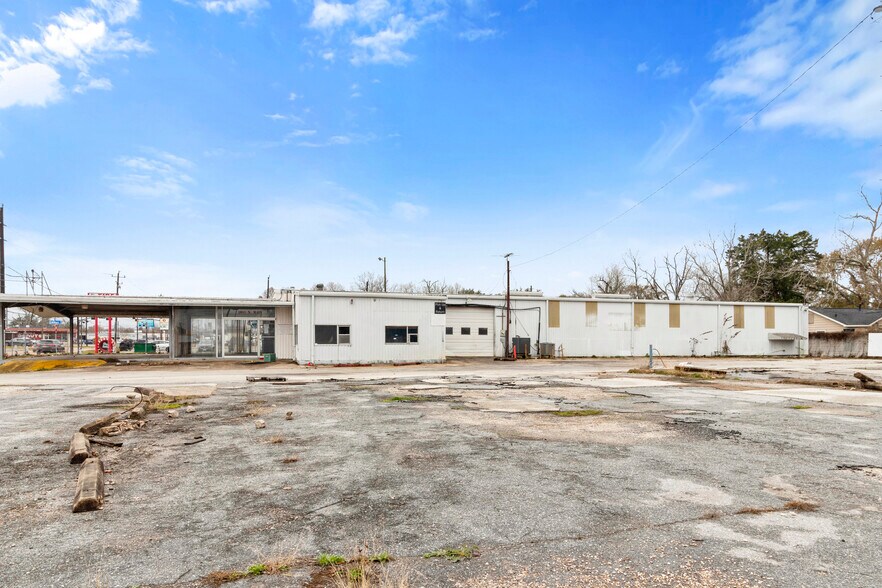 More Photos Of 1801 N Main St, Baytown Flex For Sale