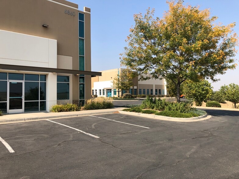 More Photos Of 6890 Argonne St, Denver Unknown For Lease