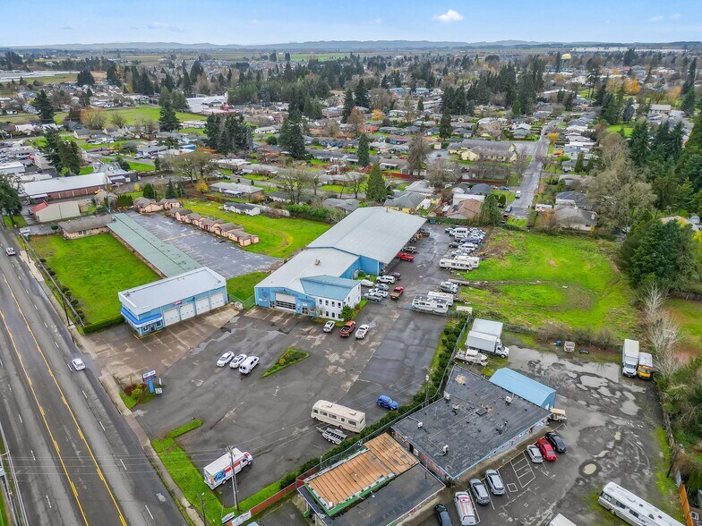 More Photos Of 555 N Pacific Hwy, Woodburn Auto Repair For Sale
