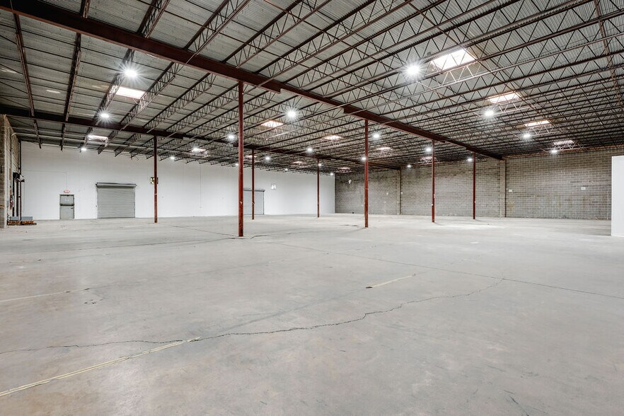 More Photos Of 2838-2910 Anode Ln, Dallas Warehouse For Lease
