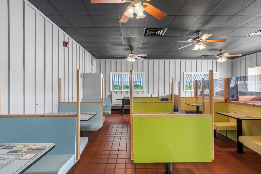 More Photos Of 924 N Bethlehem Pike, Ambler Restaurant For Sale