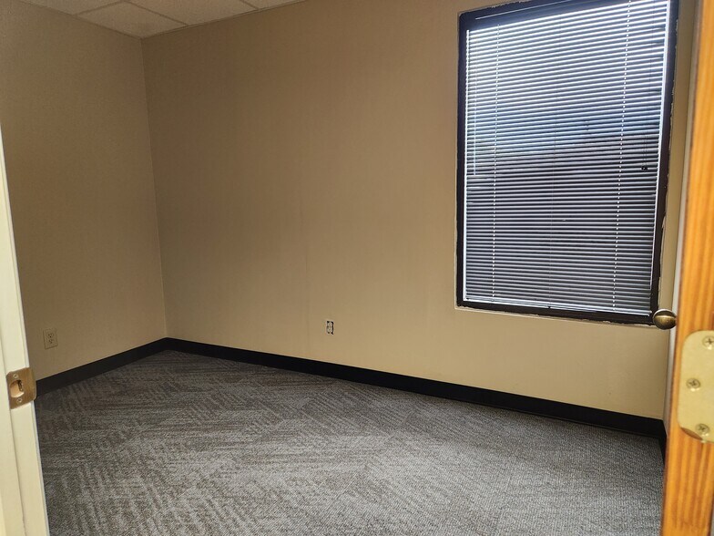 More Photos Of 10221 Desert Sands St, San Antonio Unknown For Lease