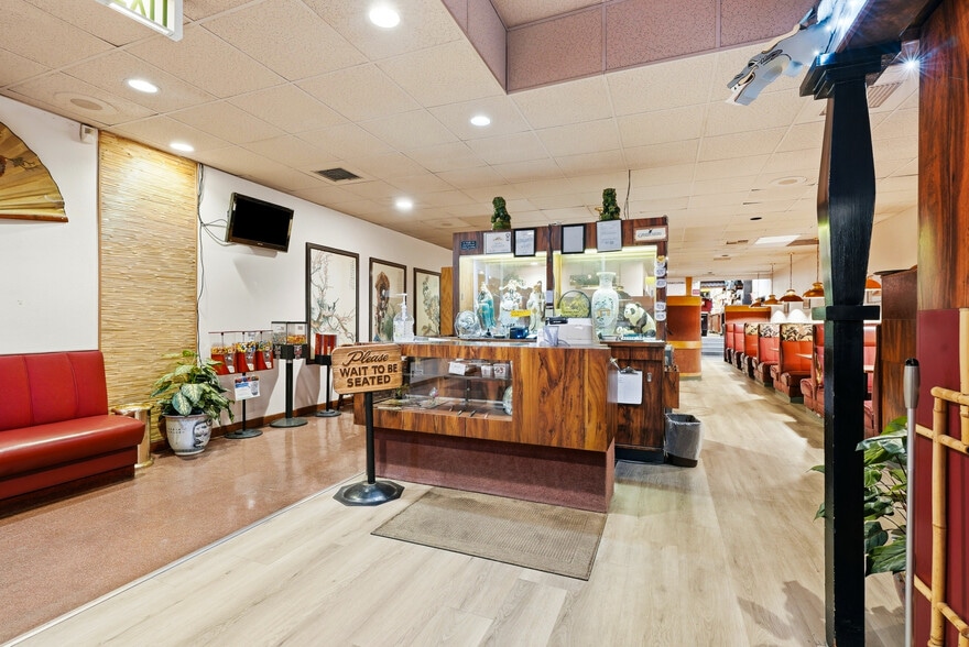 More Photos Of 9 S 1st St, Yakima Restaurant For Sale