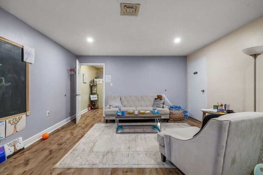 More Photos Of 1841 Universal Rd, Pittsburgh Office For Sale